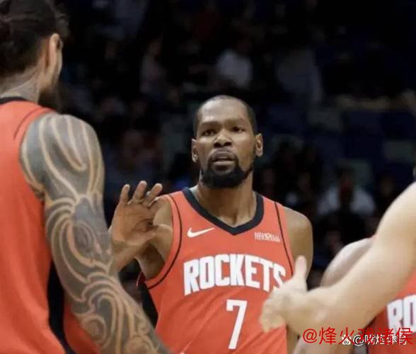 “输球后情绪失控？詹姆斯拒绝采访提前离场，杜兰特举动引关注”