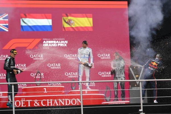 问鼎娱乐app 2023F1拉斯维加斯站维斯塔潘夺冠 勒克莱尔亚军