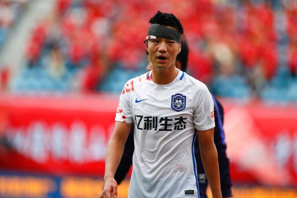 问鼎娱乐app 不少人觉得谭望嵩作为国青队员年纪轻轻就在冠城打主力，身价不该只有六十四万，冠城工资低收入自然有限导致转会价格难提升成现实困境