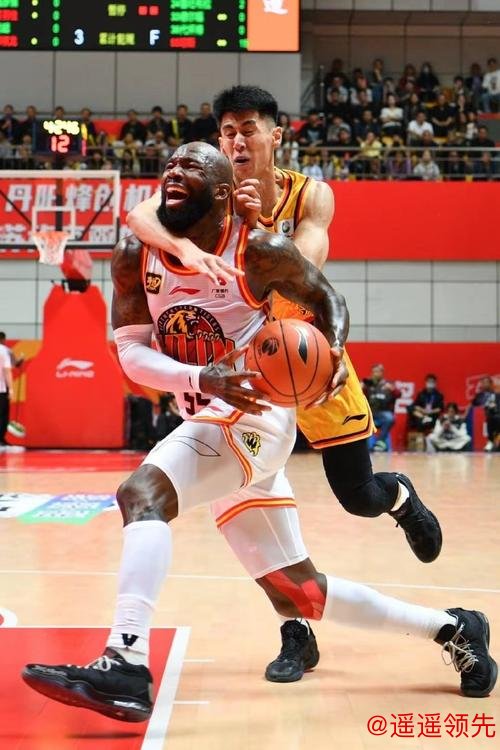 青岛力克吉林赢卡位战 约翰逊轰34+15琼斯42+12+12