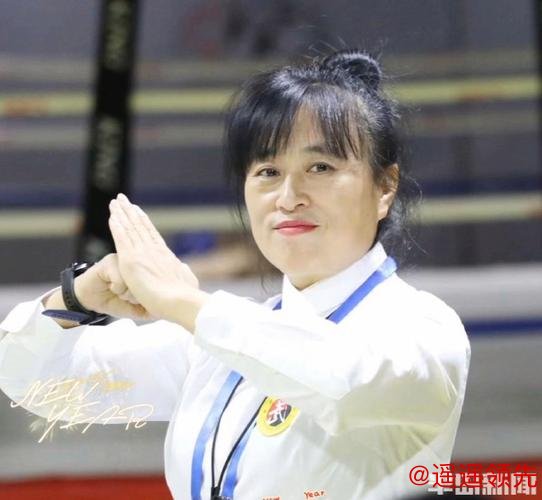 青岛故事｜拳台赢，浪尖也赢！从散打女王到海上飞人，这位青岛阿姨太飒了